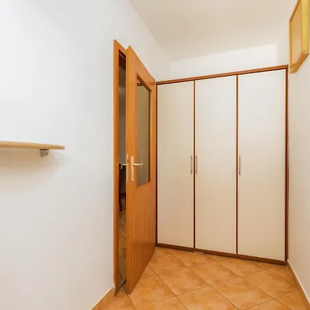 Lora Apartment *