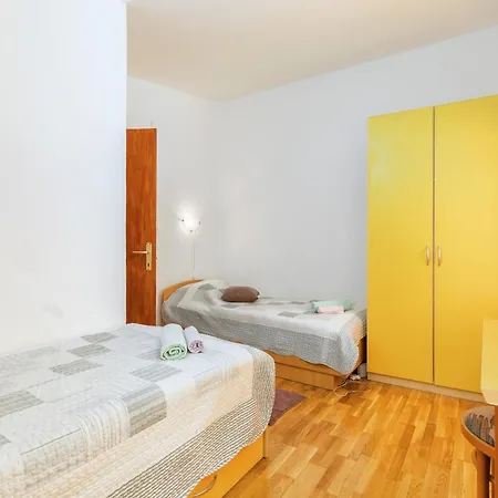 Lora Apartment *