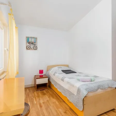 Apartment Lora