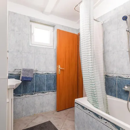 Lora Apartment