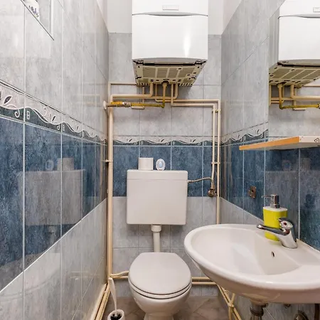 Apartman Lora *
