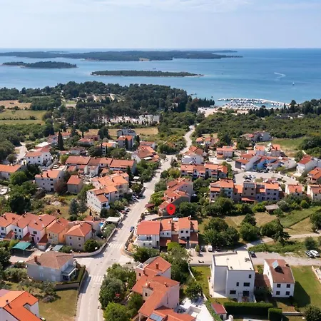 Lora * Pula