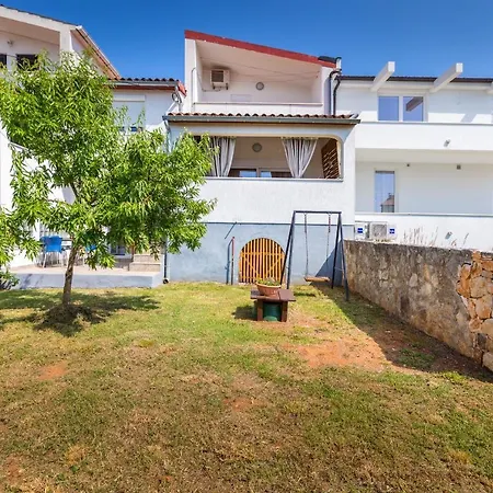 Lora アパート プーラ